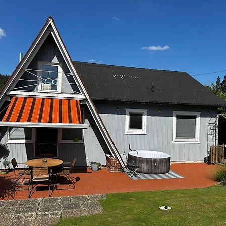 Behagliches Nurdachhaus Im Ferienhausgebiet 朗格尔斯海姆 外观 照片