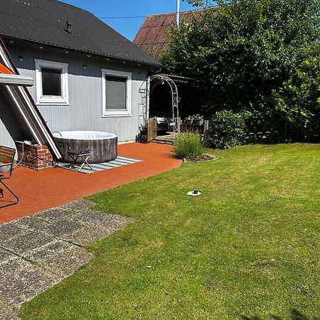 Behagliches Nurdachhaus Im Ferienhausgebiet 朗格尔斯海姆 外观 照片