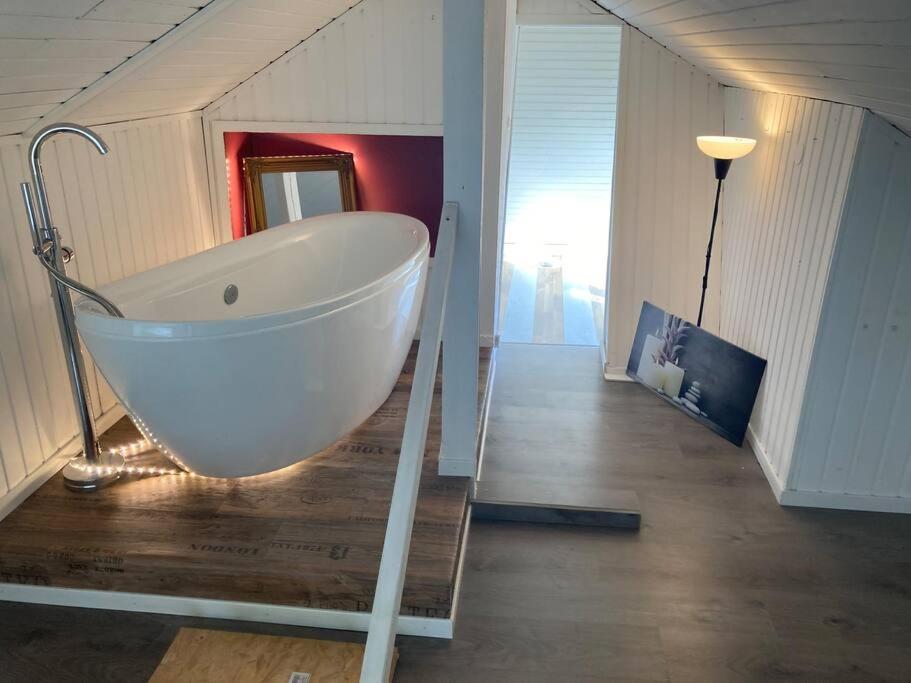 Behagliches Nurdachhaus Im Ferienhausgebiet 朗格尔斯海姆 外观 照片
