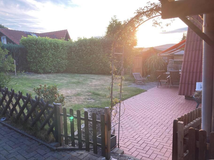 Behagliches Nurdachhaus Im Ferienhausgebiet 朗格尔斯海姆 外观 照片